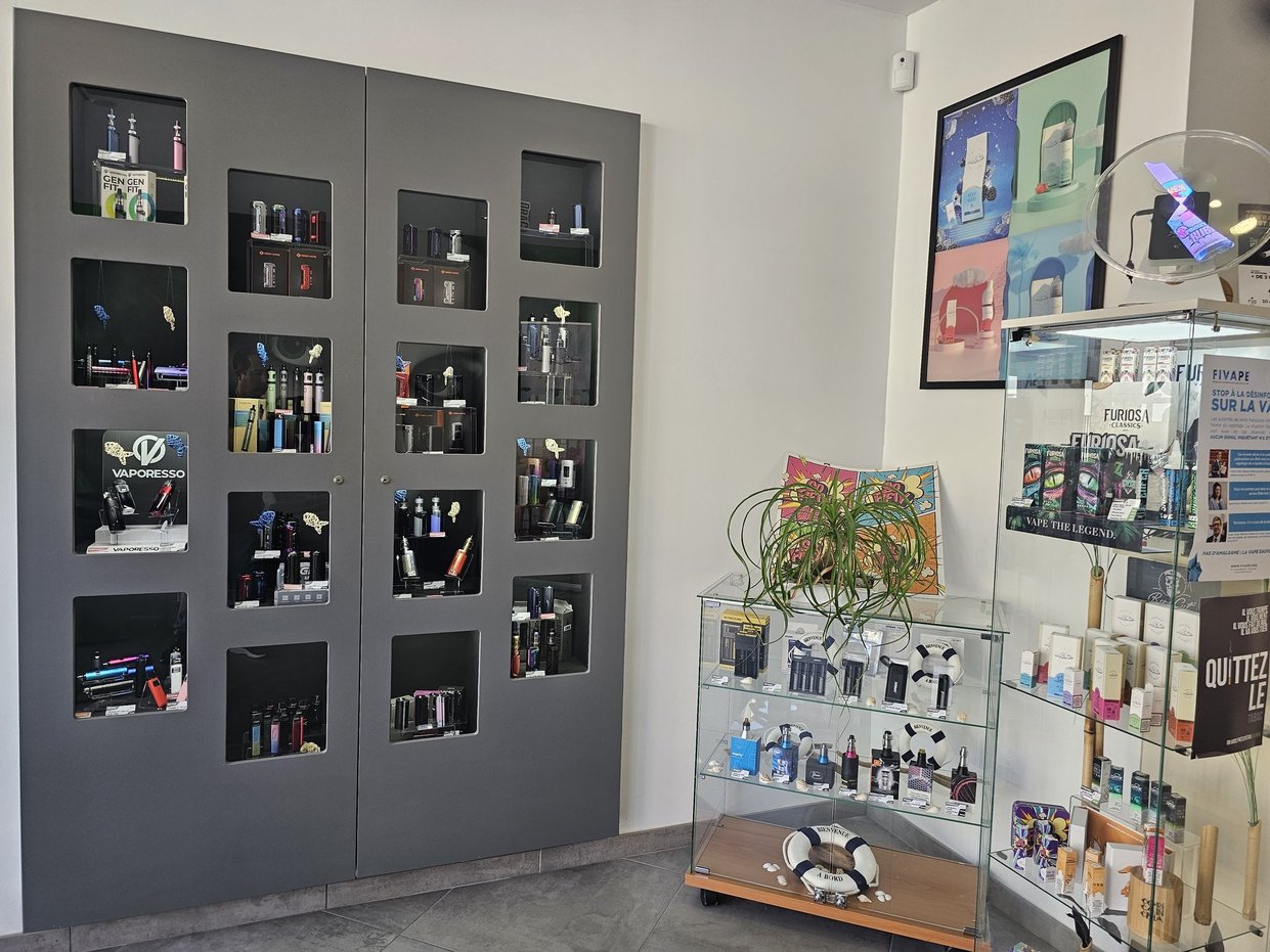 Vitrines de la boutique Cigaverte Montbrison